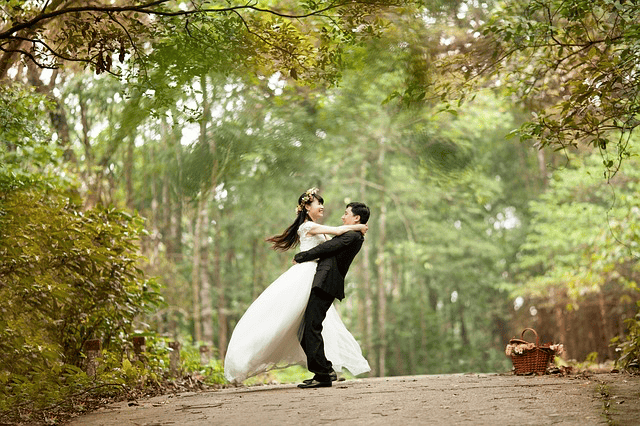 What music should I choose for my first wedding dance ? Image PNG - What music should I choose for my first wedding dance ?
