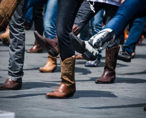 Private Country dance lessons in Dallas line dance 3 2048x1356 1 495x400 - Private Country dance lessons in Dallas
